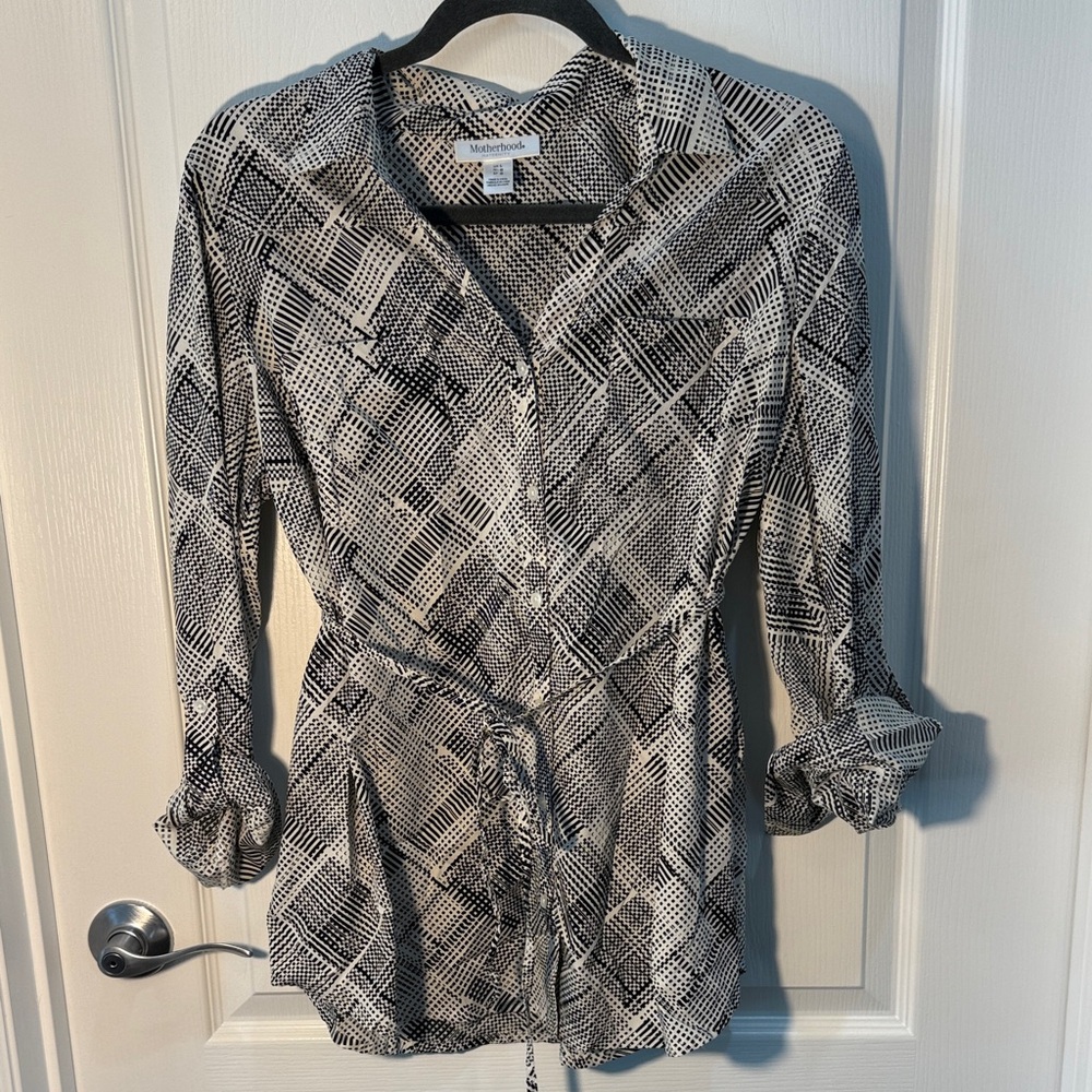 Motherhood Black and White Geometric Maternity Blouse Rollable Sleeves Size L